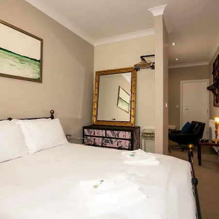 Pass The Keys Stones Throw Apartment, South Cliff, 公寓 *