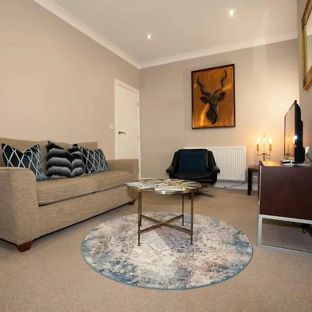 Pass The Keys Stones Throw Apartment, South Cliff, *