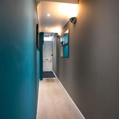 Pass The Keys Stones Throw Apartment, South Cliff, 公寓 *