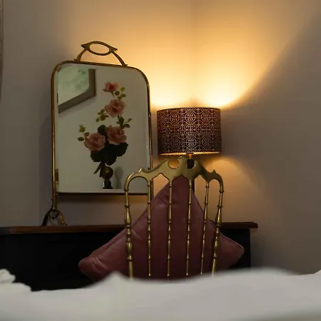 Pass The Keys Stones Throw Apartment, South Cliff, سكرابورو